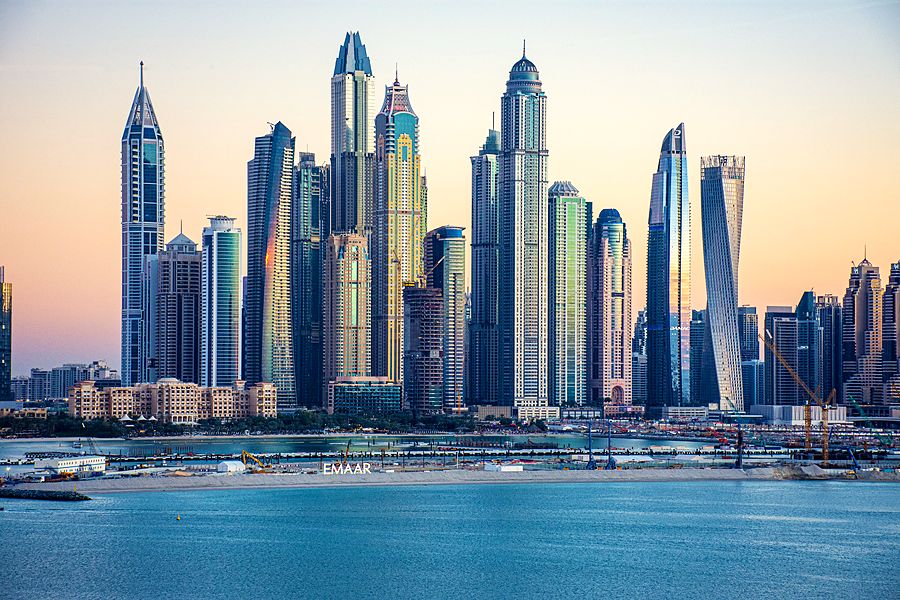 Los rascacielos de Dubai Marina al atardecer
