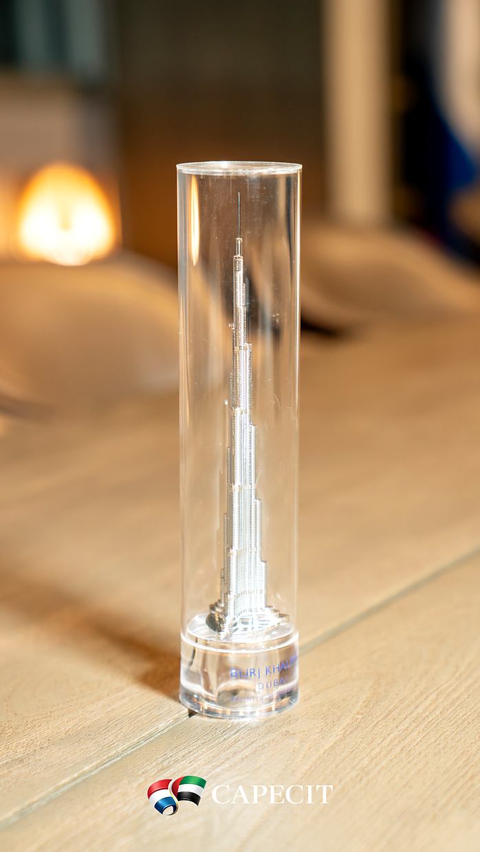 Modelo de cristal del Burj Khalifa, obsequio institucional
